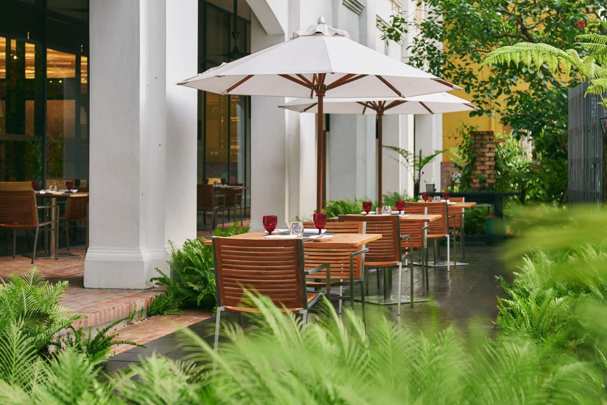 Hotel Stripes Kuala Lumpur, Autograph Collection Dış mekan fotoğraf The Garden Grille