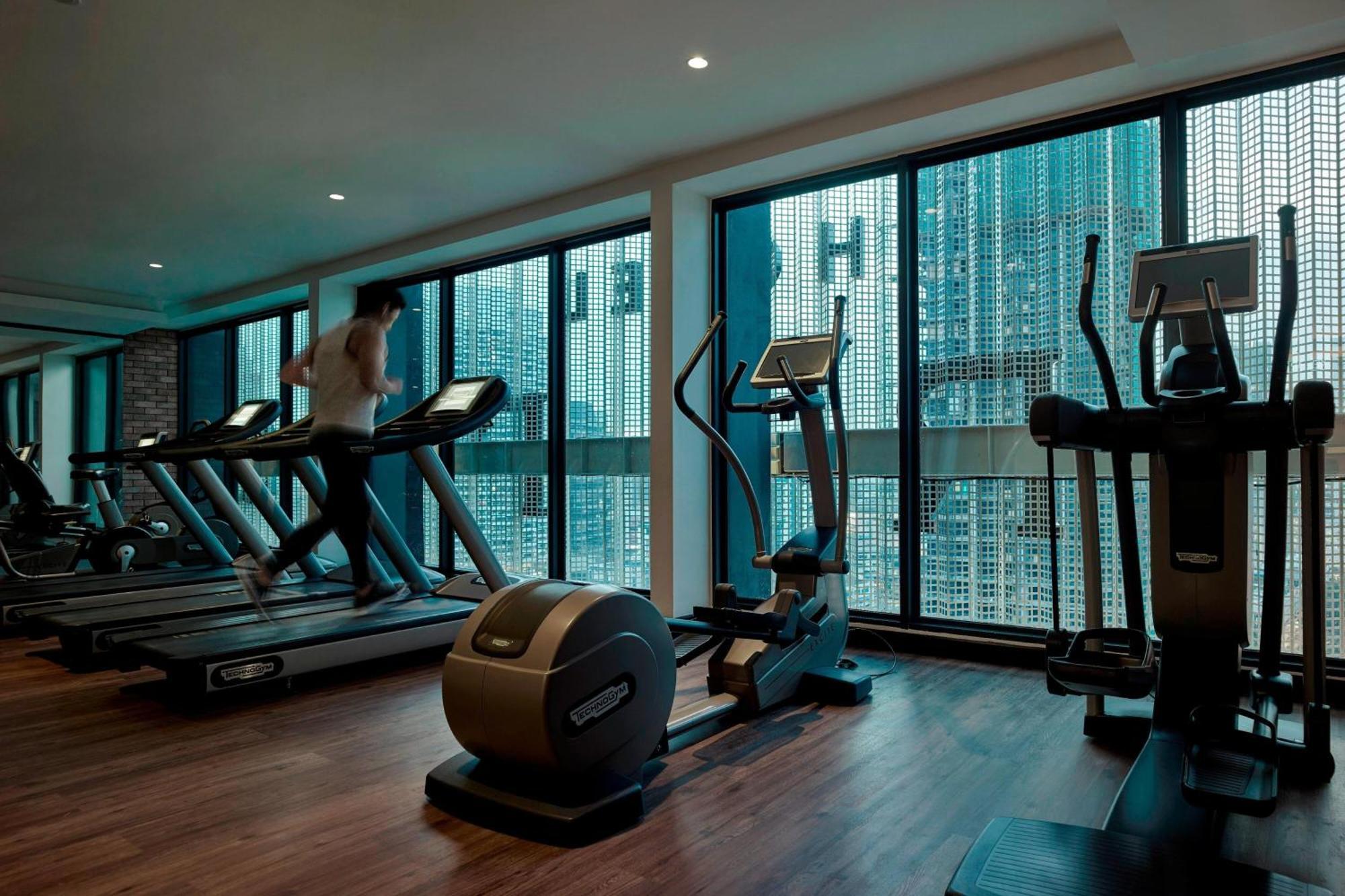 Hotel Stripes Kuala Lumpur, Autograph Collection Dış mekan fotoğraf The gym at the hotel