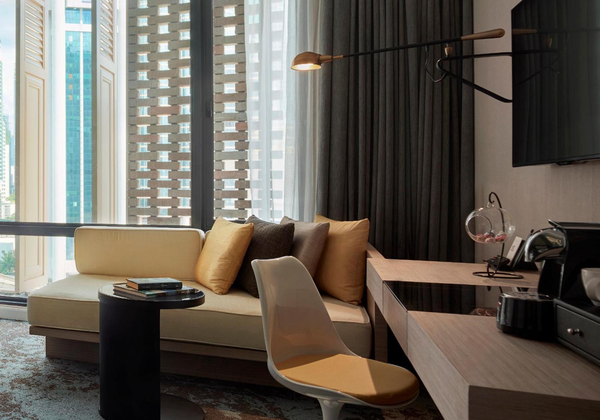 Hotel Stripes Kuala Lumpur, Autograph Collection Dış mekan fotoğraf A room at the hotel