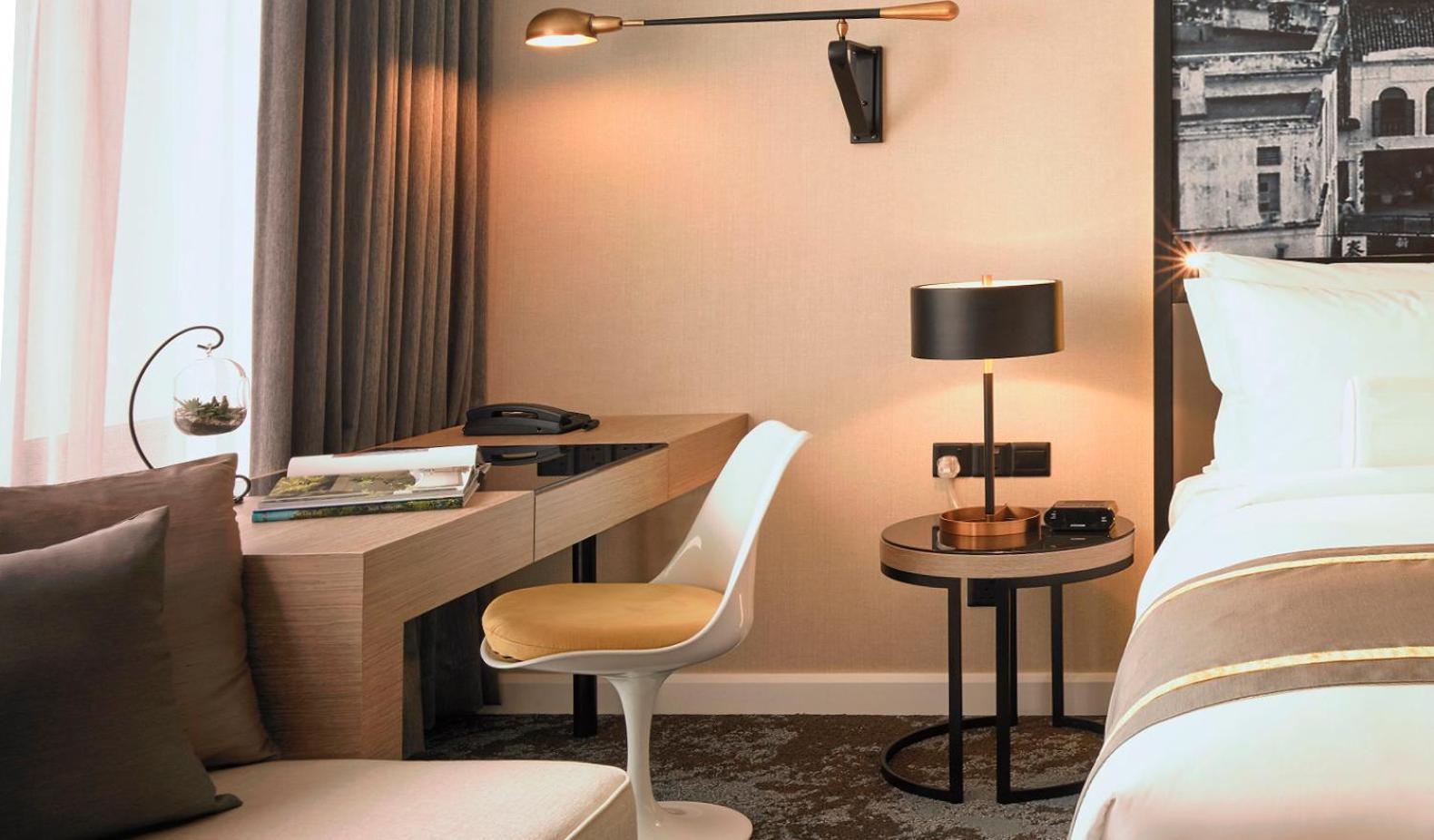Hotel Stripes Kuala Lumpur, Autograph Collection Dış mekan fotoğraf Wall light