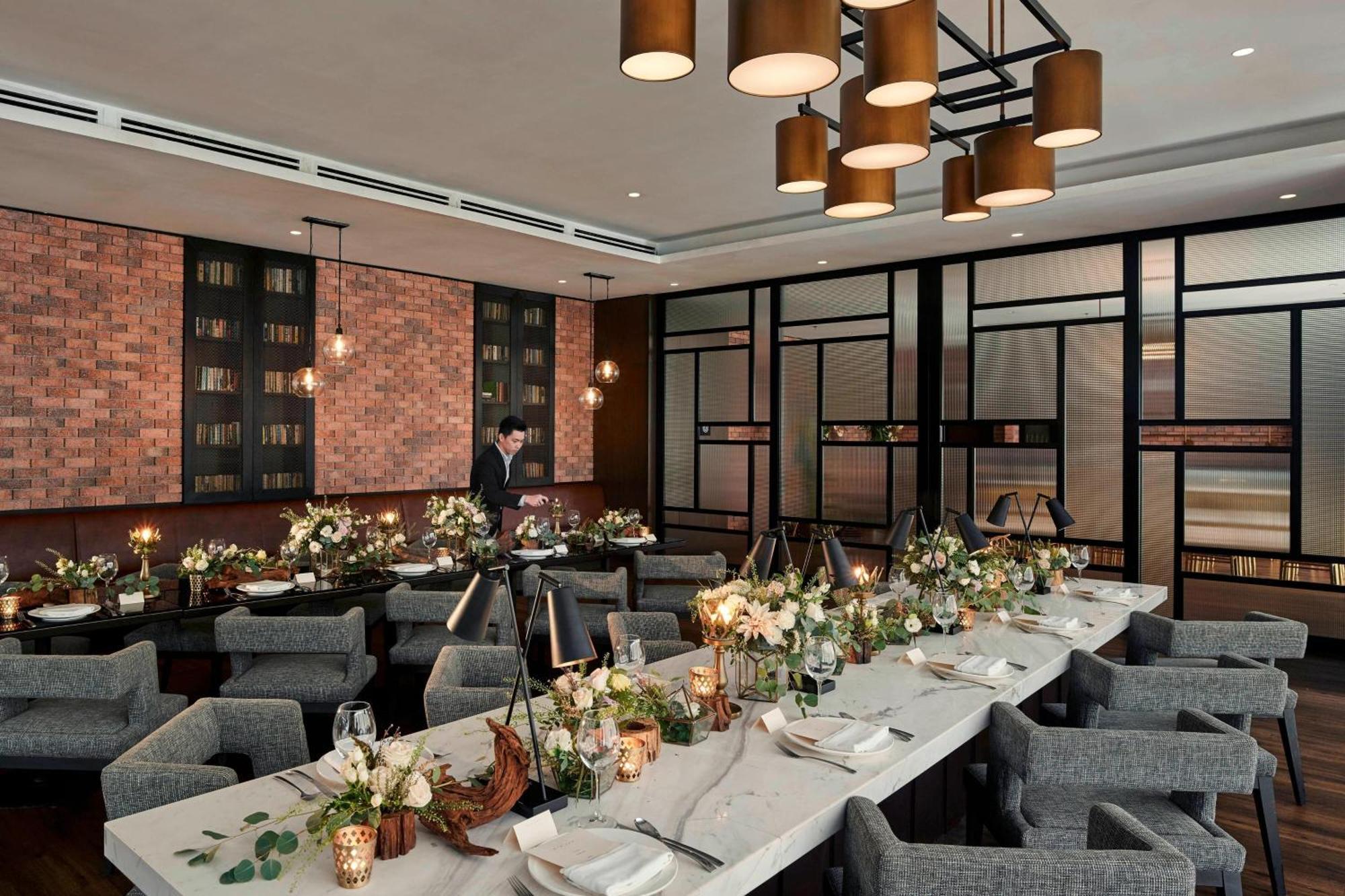 Hotel Stripes Kuala Lumpur, Autograph Collection Dış mekan fotoğraf The private dining room at the restaurant