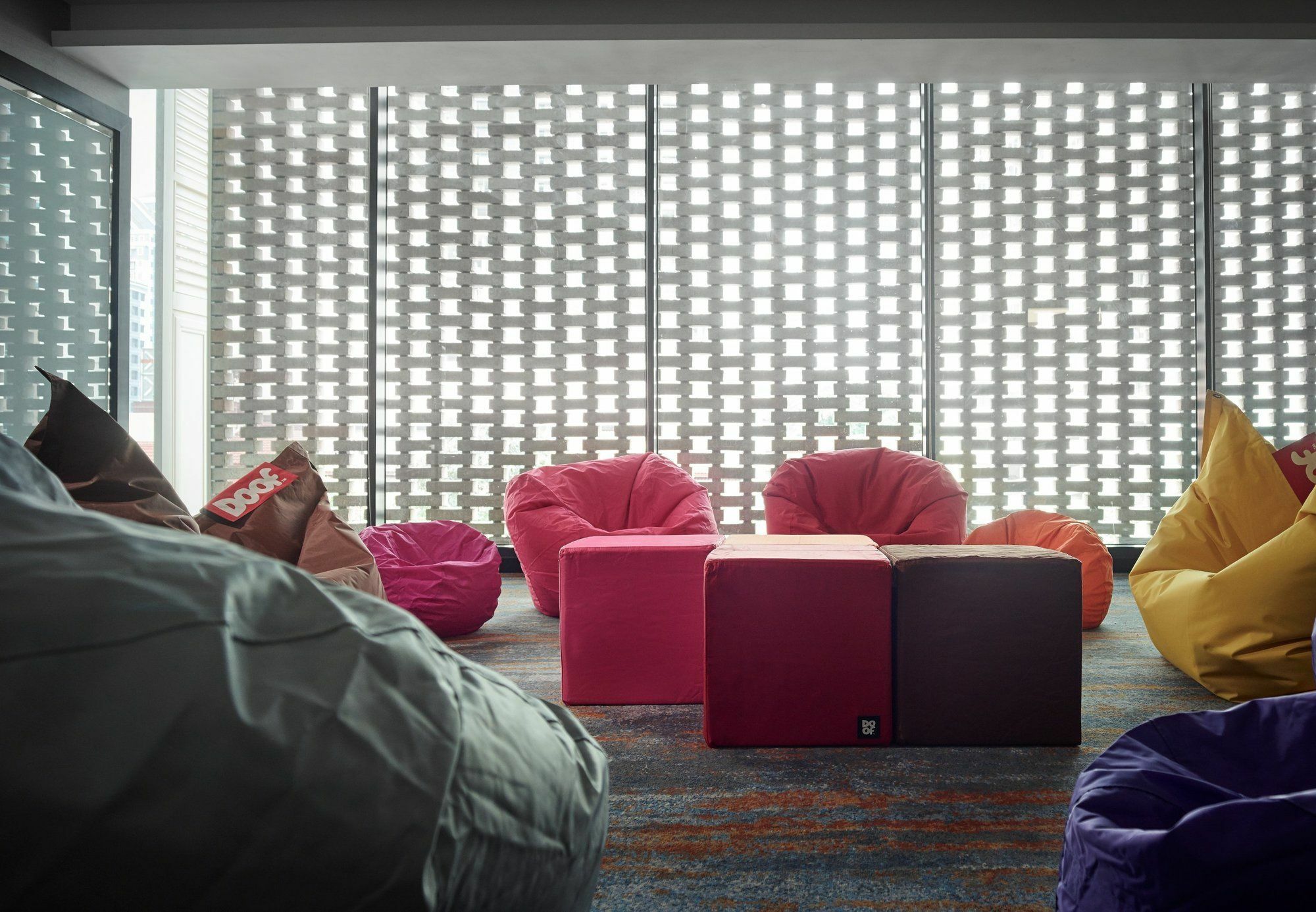 Hotel Stripes Kuala Lumpur, Autograph Collection Dış mekan fotoğraf Bean bag chairs