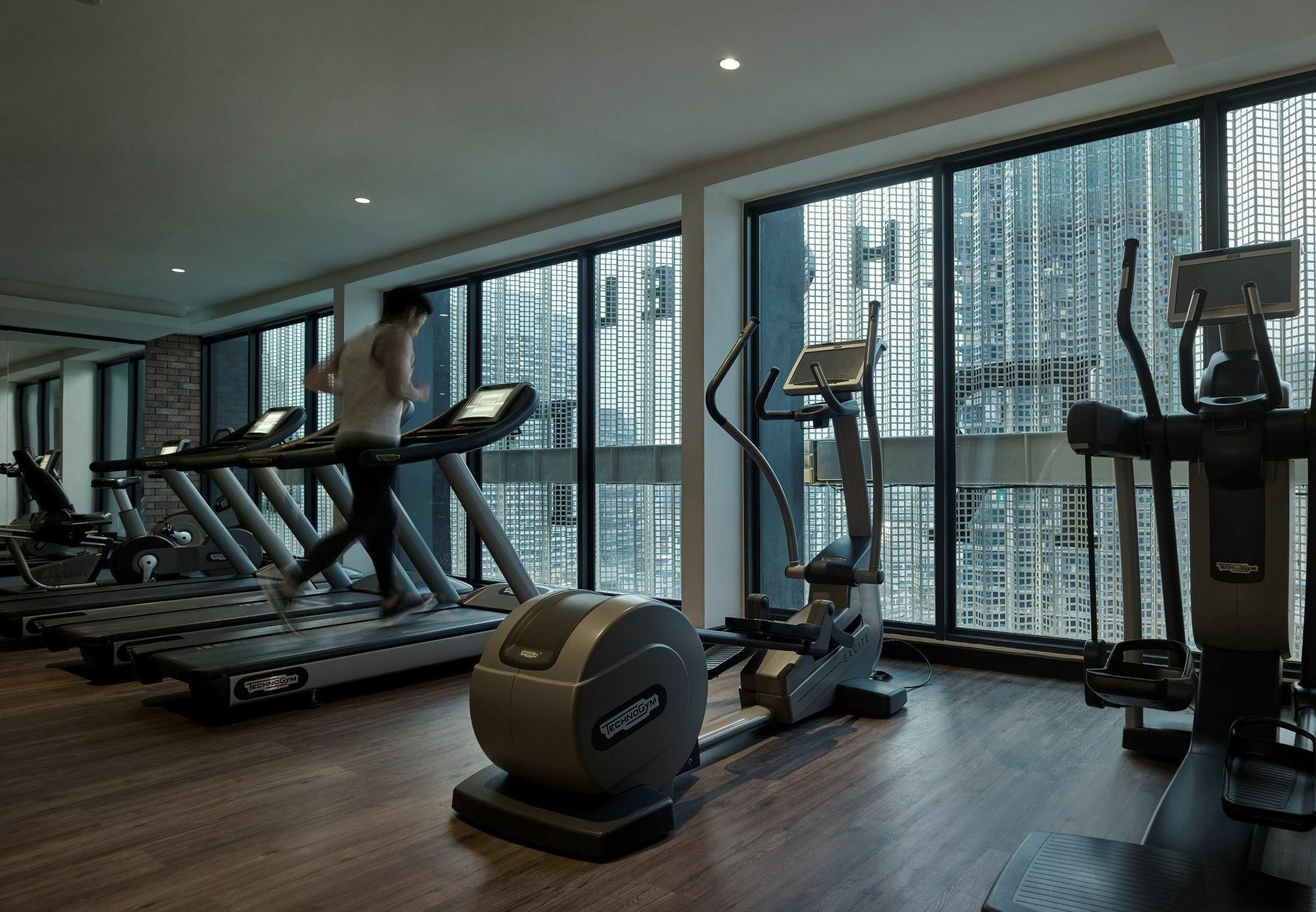 Hotel Stripes Kuala Lumpur, Autograph Collection Dış mekan fotoğraf The gym at the hotel
